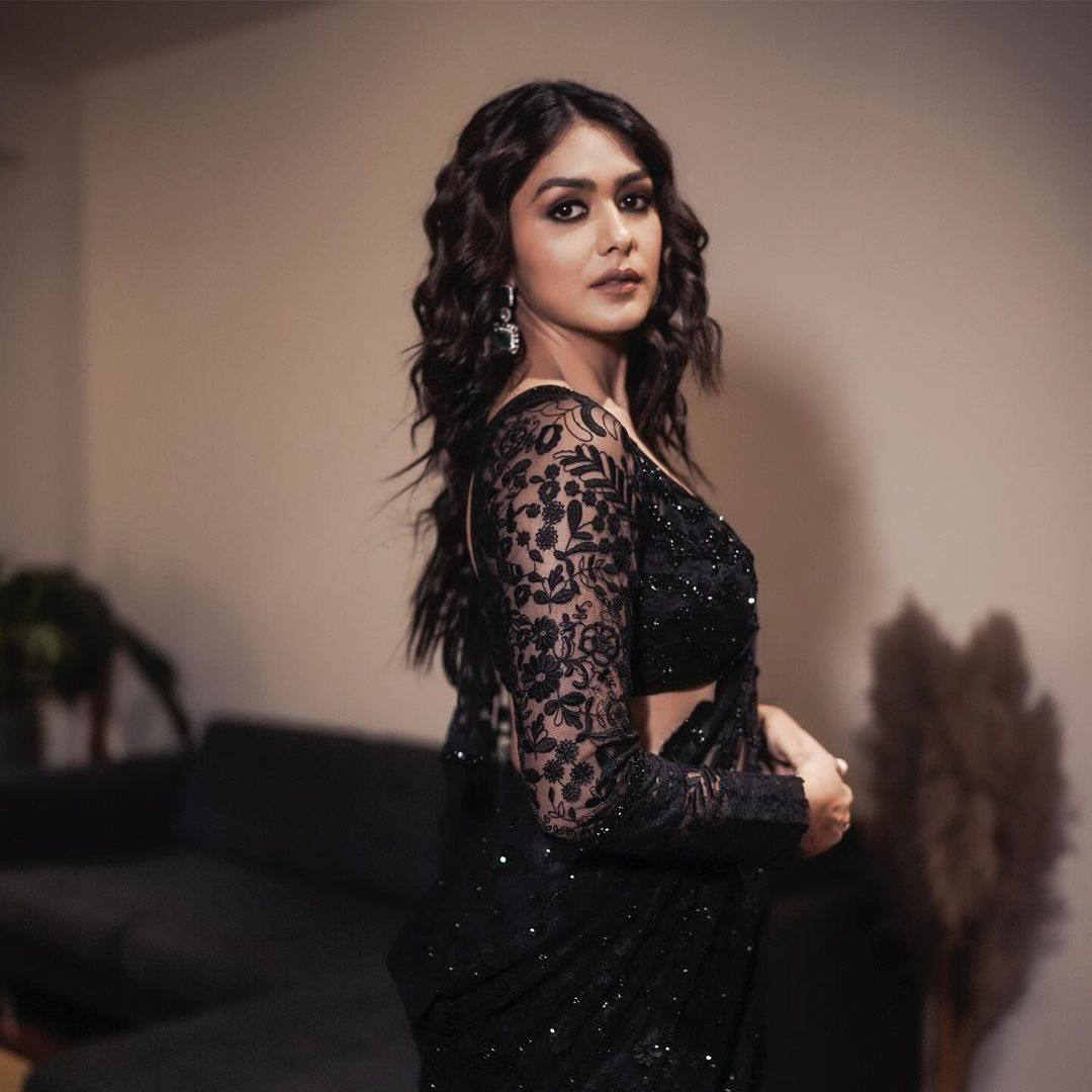 Mrunal Thakur Saree in Black Color Soft Net With Sequins Embroidery Work