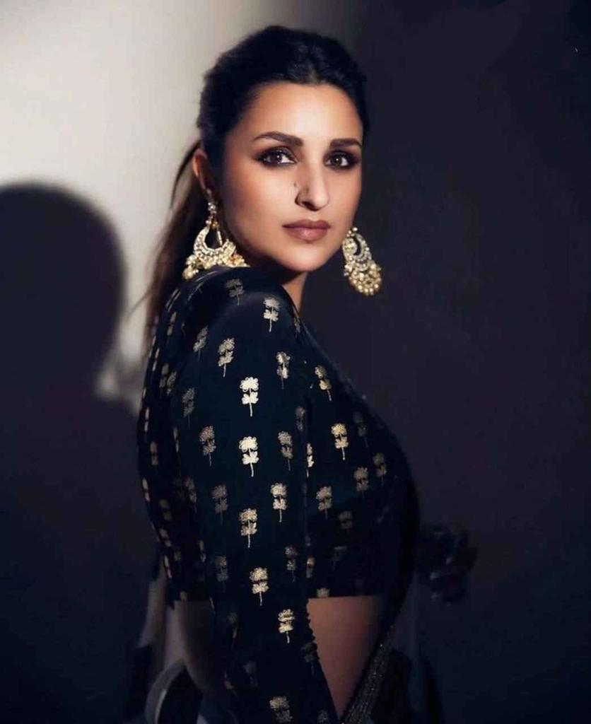 BEAUTIFUL FANCY DORI & THREAD ZARI WITH FANCY SEQUENCE WORK BOLLYWOOD SAREE BLACK AND WHITE COLOR