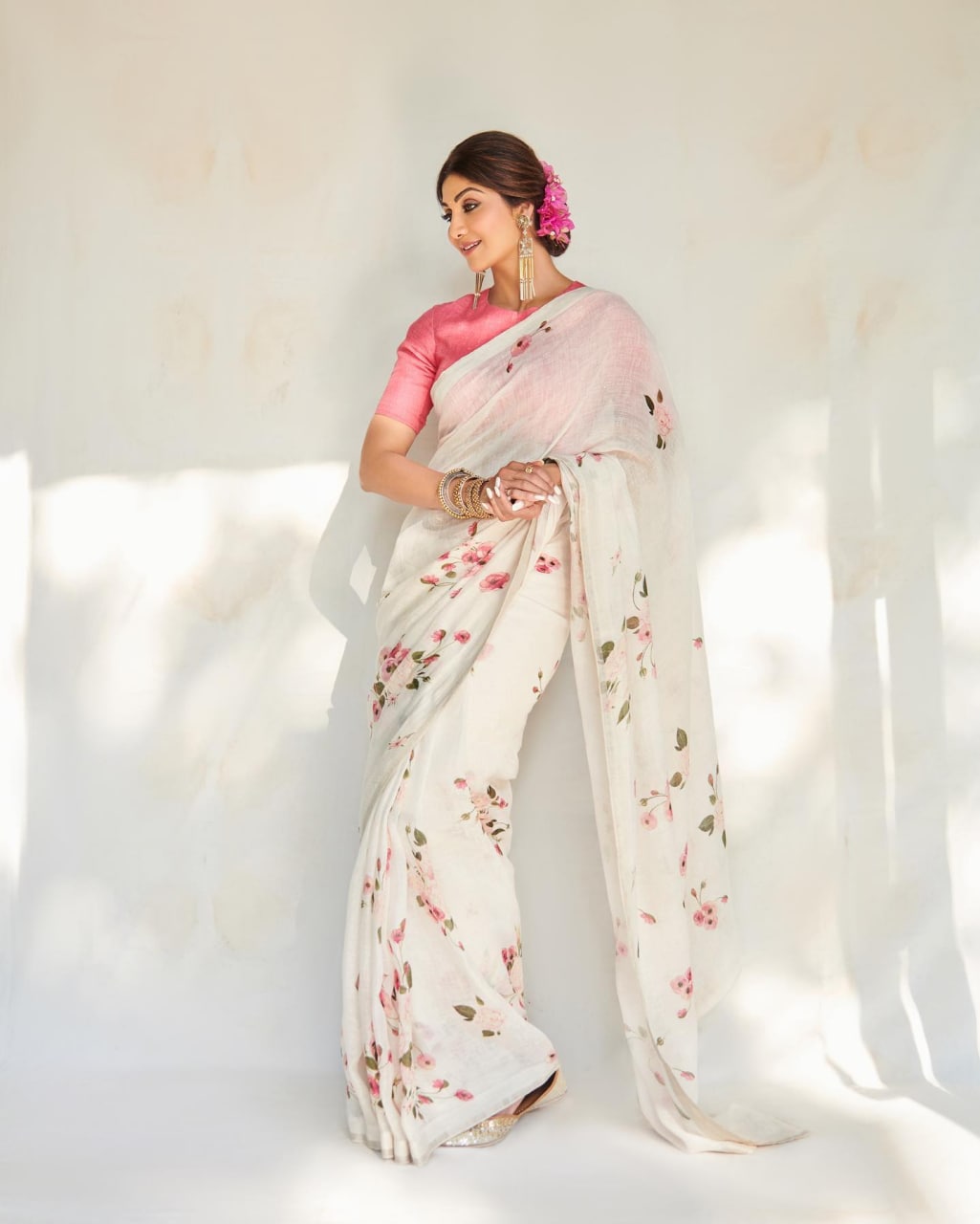 CREAMY LINEN DIGITAL FLOWER PRINTED SAREE