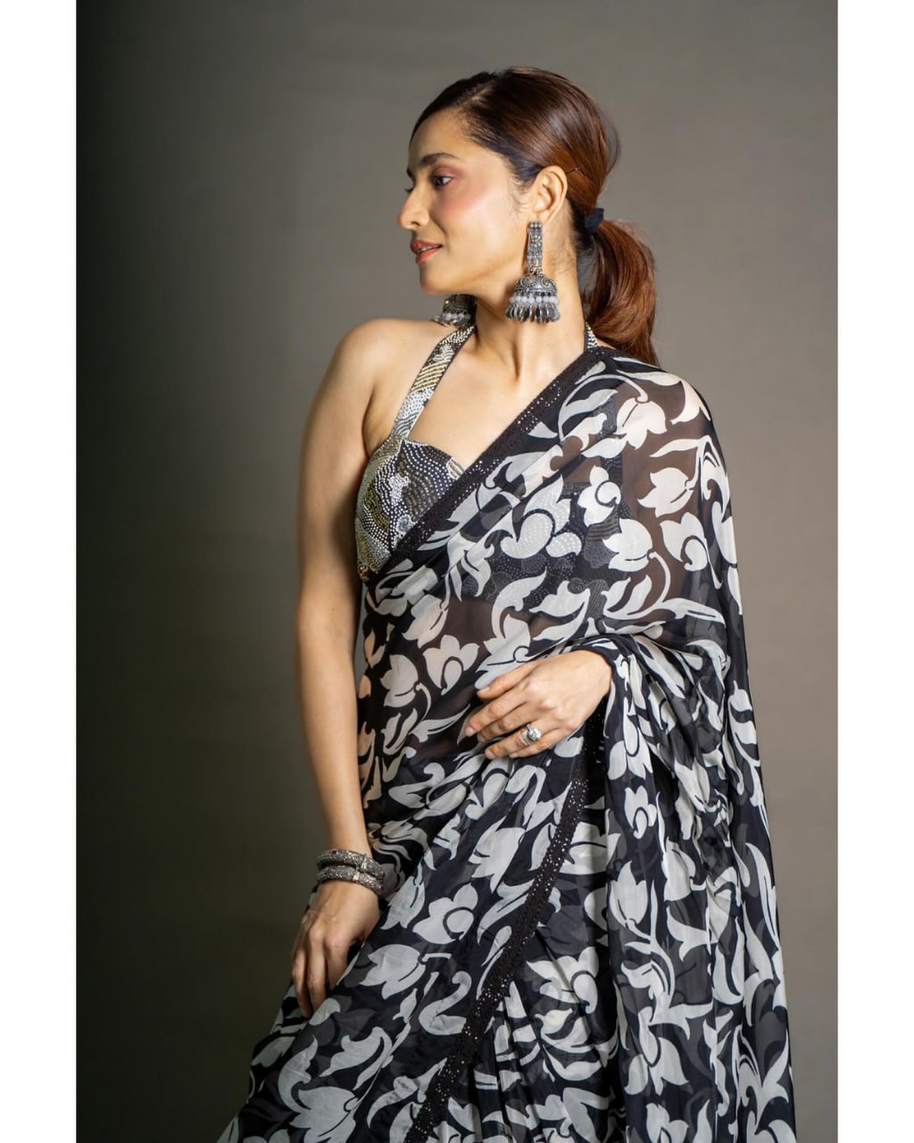 Premium georgette saree
work digital print saree with black sparkle lace border on saree