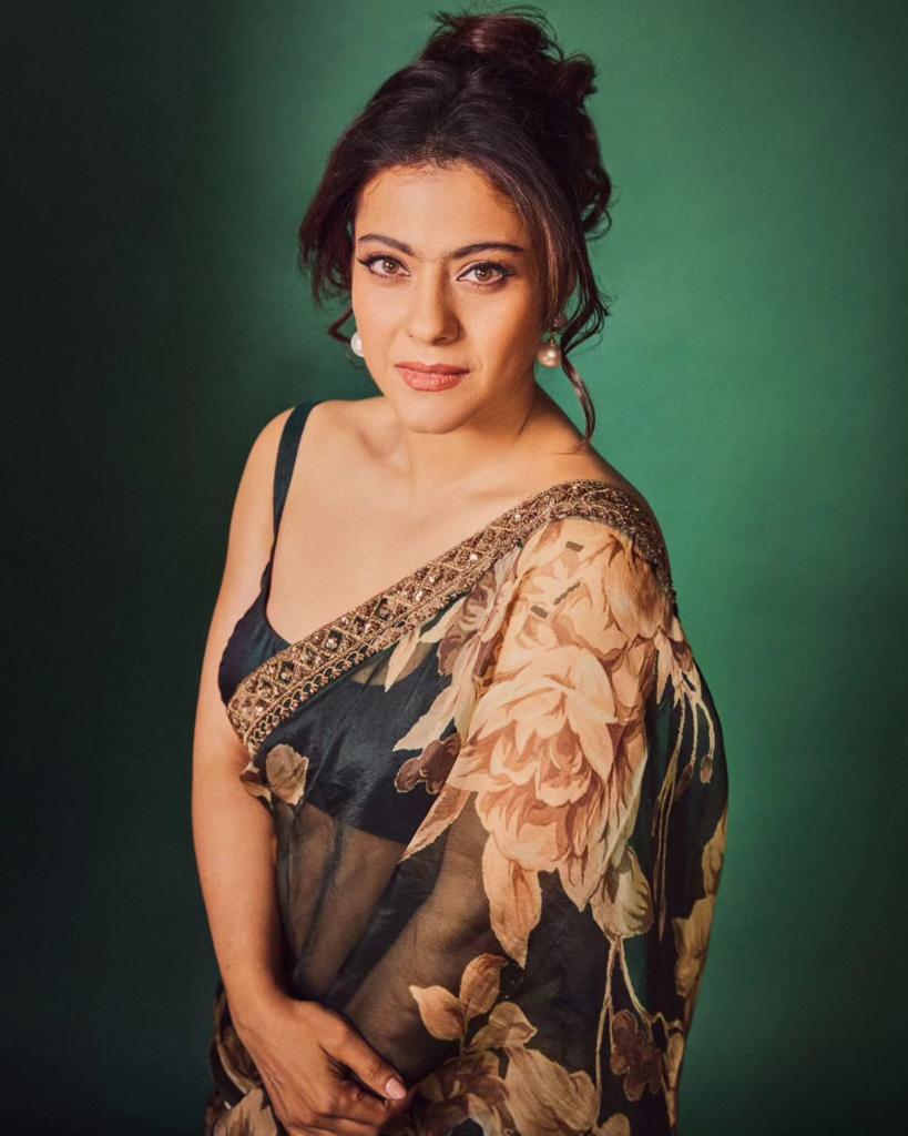 Premium georgette saree
With digital print & multi coding seqeunce lace border on saree