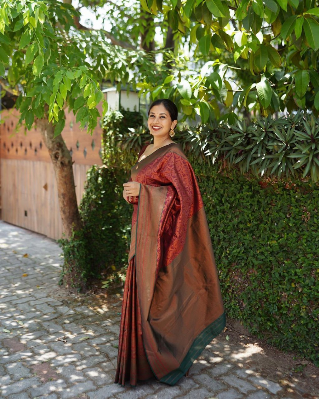 PURE BANARASI Silk Saree, Exuding Regal Charm With Its Rich Pallu And Intricate Brocade Blouse