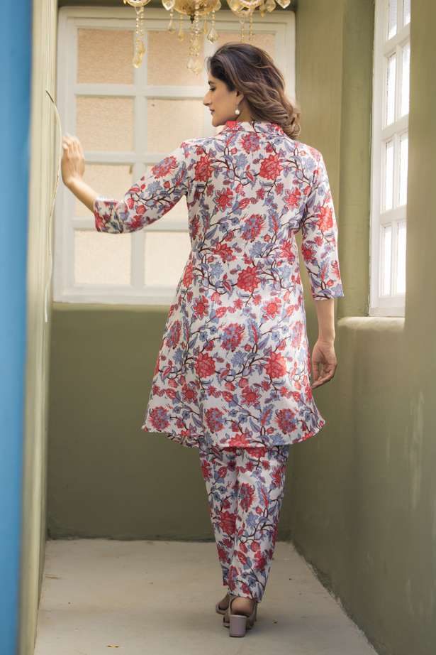 Floral Printed Notch Lapel Collar Straight Kurta With Trousers