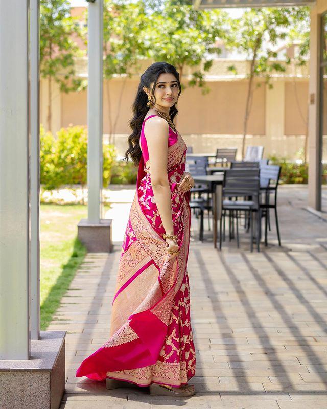PURE BANARASI Silk Saree, Exuding Regal Charm With Its Rich Pallu