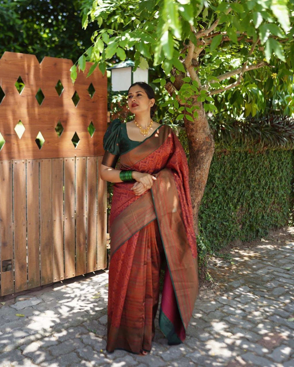 PURE BANARASI Silk Saree, Exuding Regal Charm With Its Rich Pallu And Intricate Brocade Blouse
