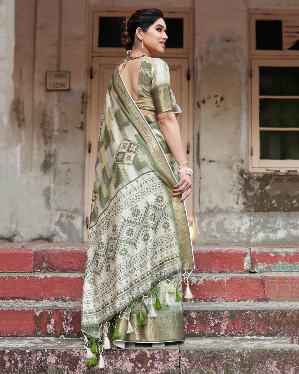 Green Digital Print Dolla Silk Party Wear Ethnic Saree With Blouse