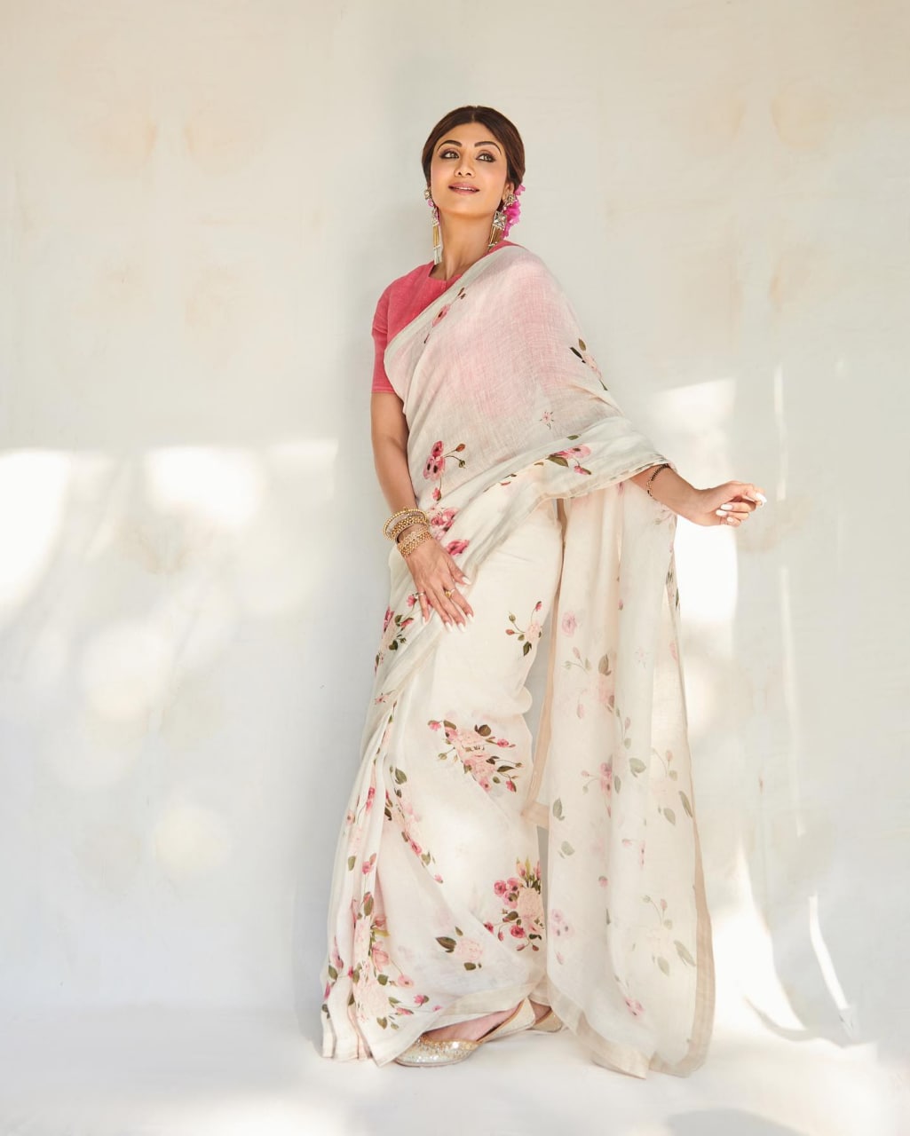 CREAMY LINEN DIGITAL FLOWER PRINTED SAREE