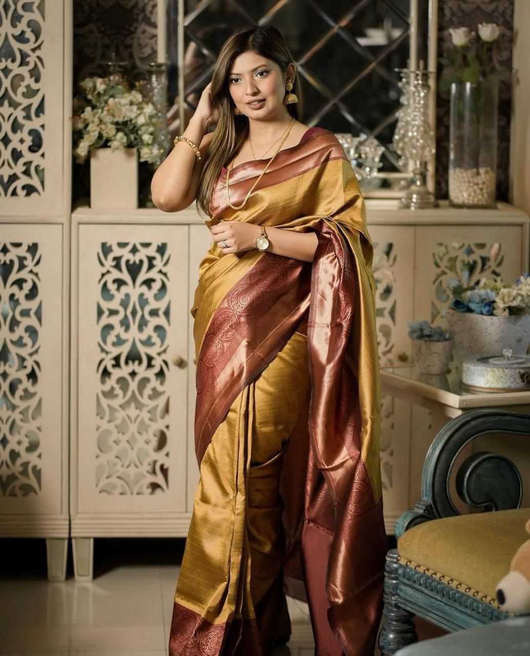 Lichi Silk Saree with Rich Jacquard Weave & Designer Pallu