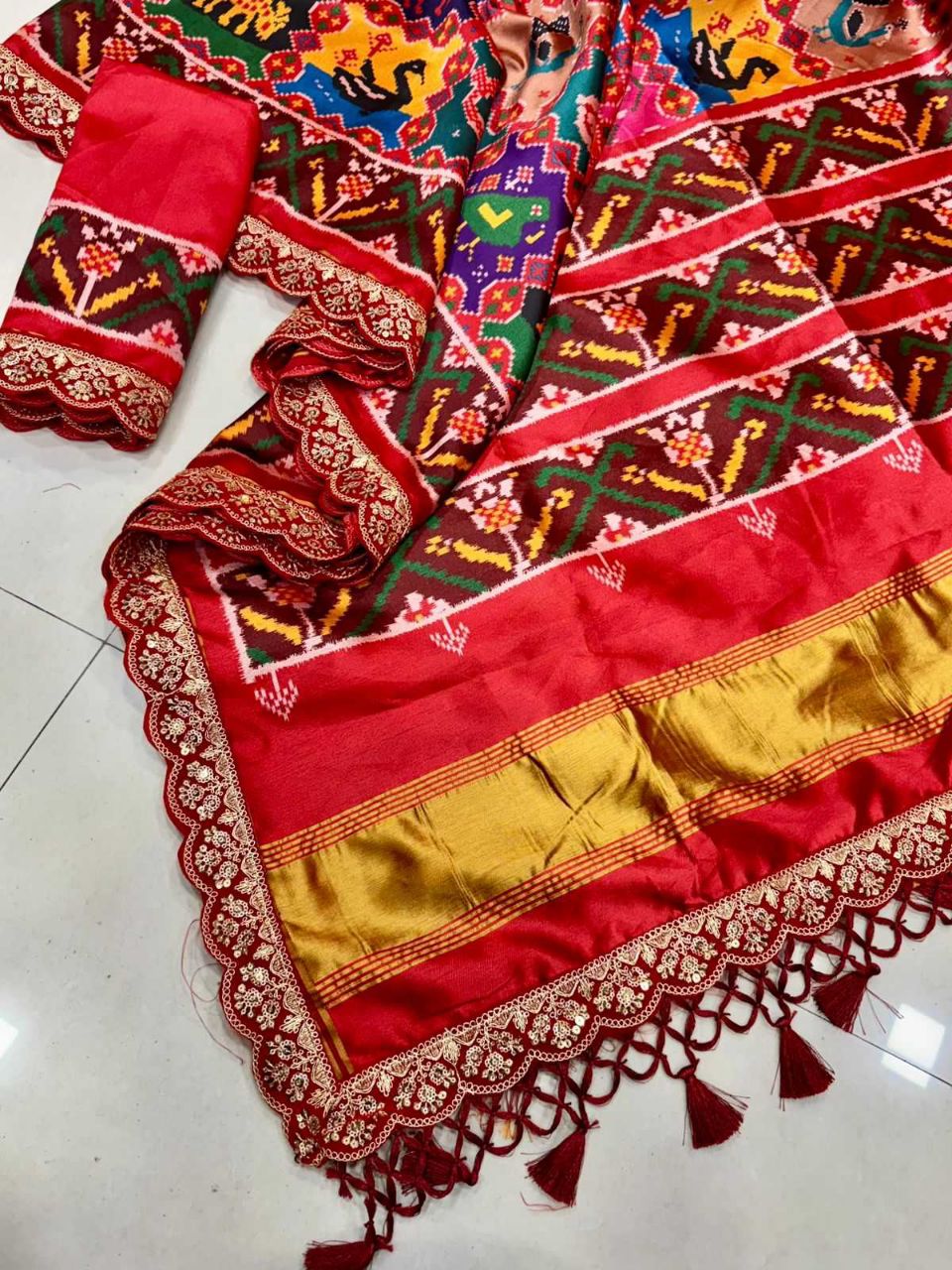 Pure Handwoven Patola Silk Saree with Running Blouse (Bandhani Work)