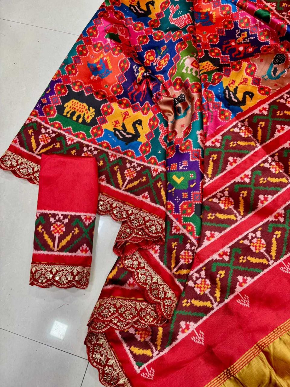 Pure Handwoven Patola Silk Saree with Running Blouse (Bandhani Work)