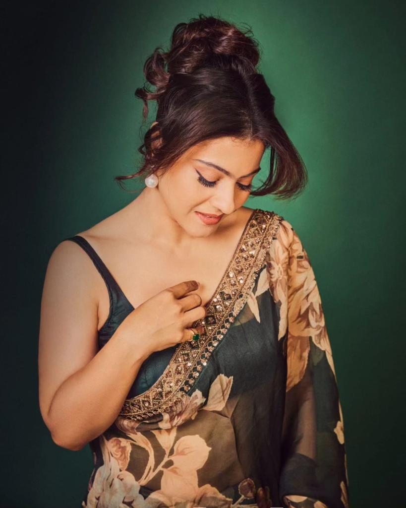 Premium georgette saree
With digital print & multi coding seqeunce lace border on saree