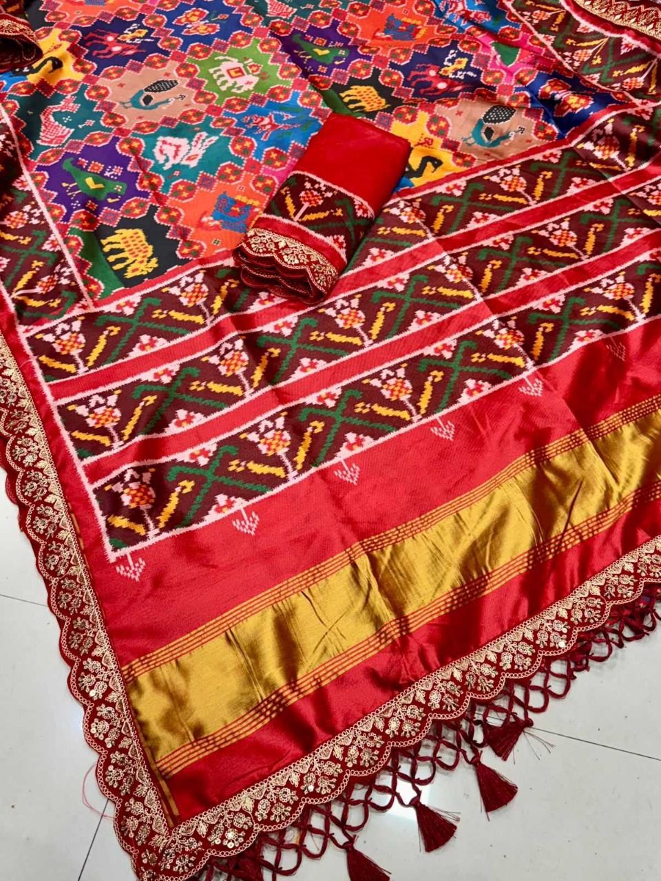 Pure Handwoven Patola Silk Saree with Running Blouse (Bandhani Work)
