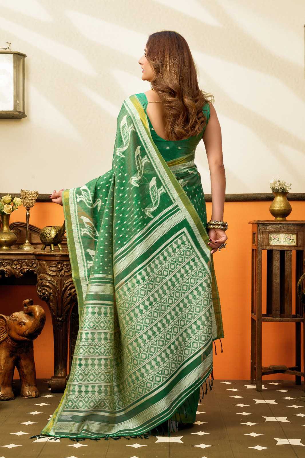 Cotton Saree with Traditional Jhallar & Jacquard Weaving