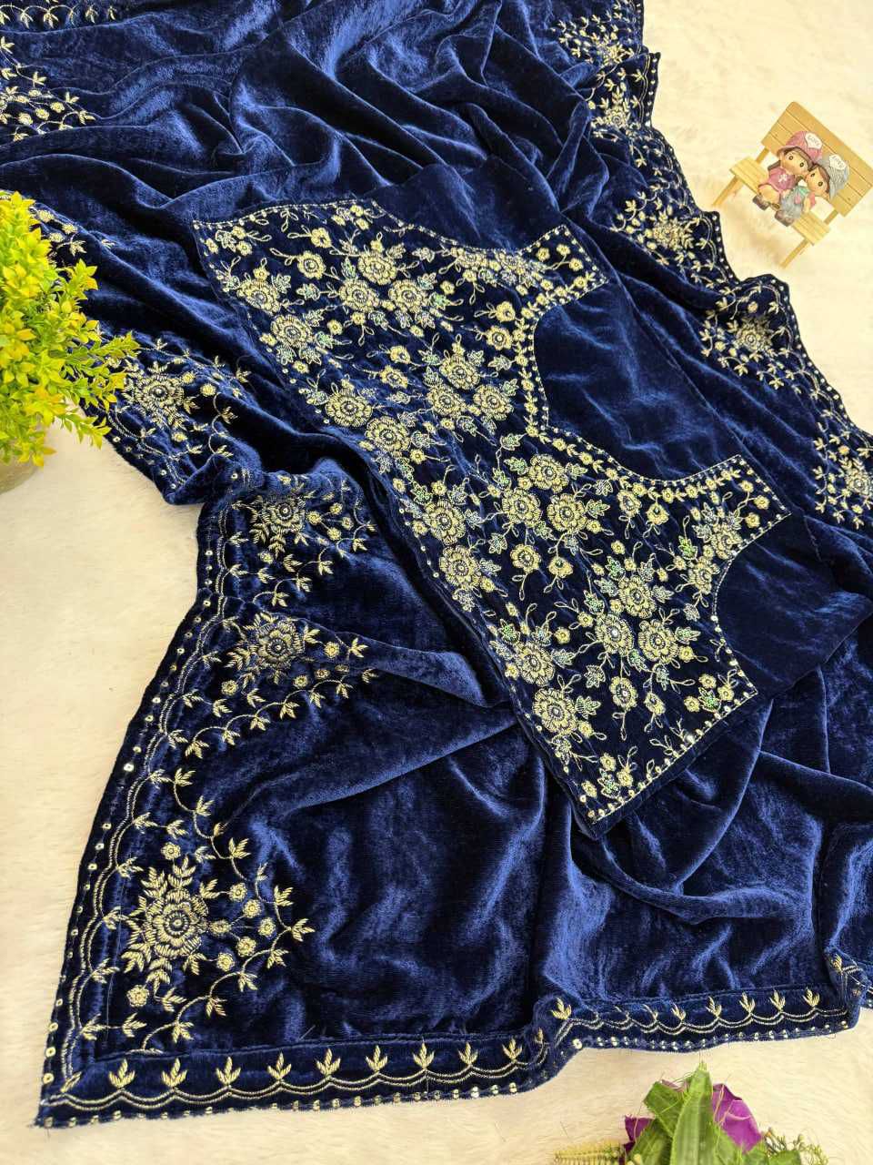 Pure 9000 Velvet Saree with Embroidered Border and Unstitched Velvet Blouse