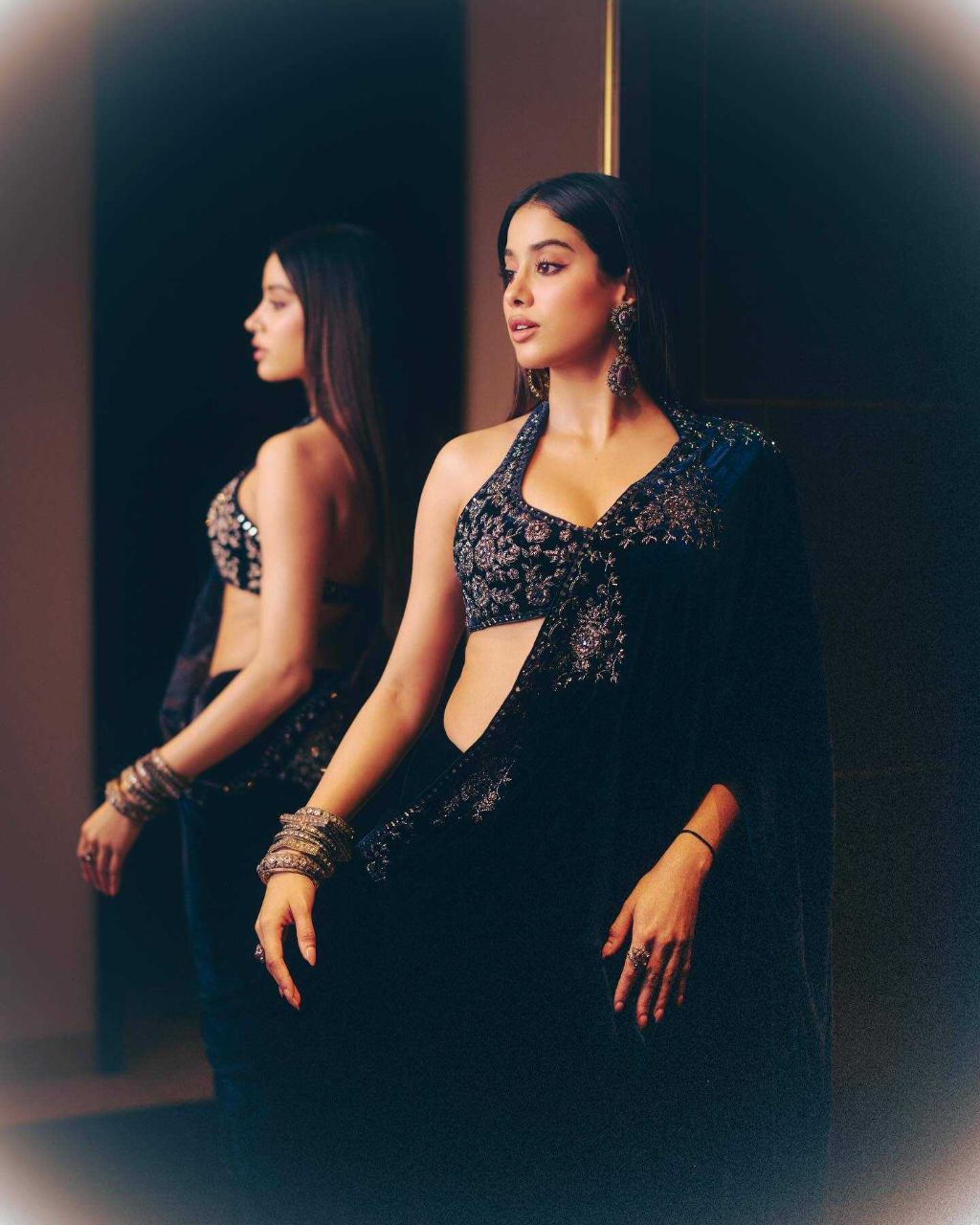 Pure 9000 Velvet Saree with Embroidered Border and Unstitched Velvet Blouse
