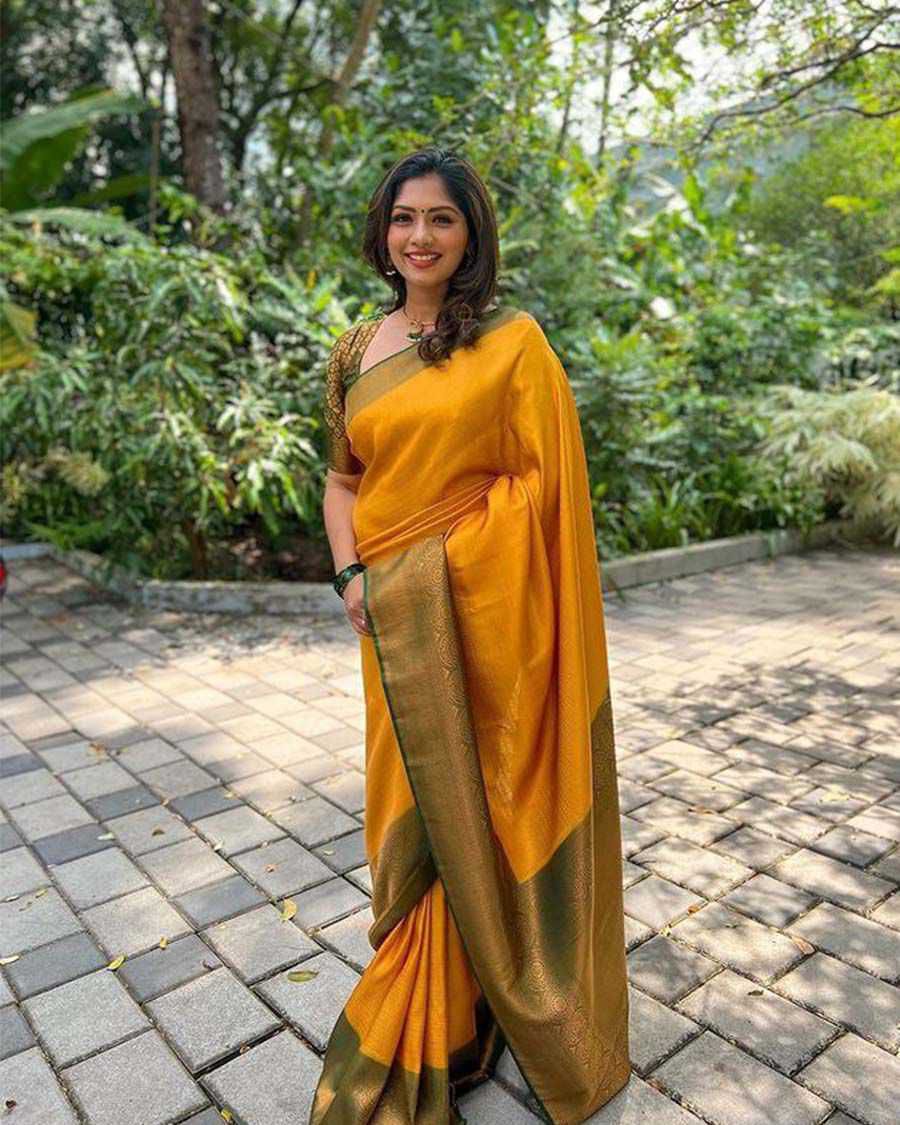 Lichi Silk Saree with Rich Jacquard Weave & Designer Pallu