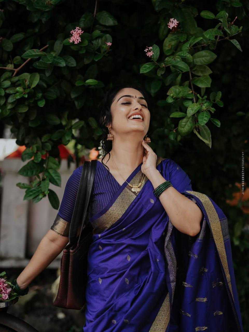 Soft Linen Saree with Charming Design & Rich Weaving Blouse