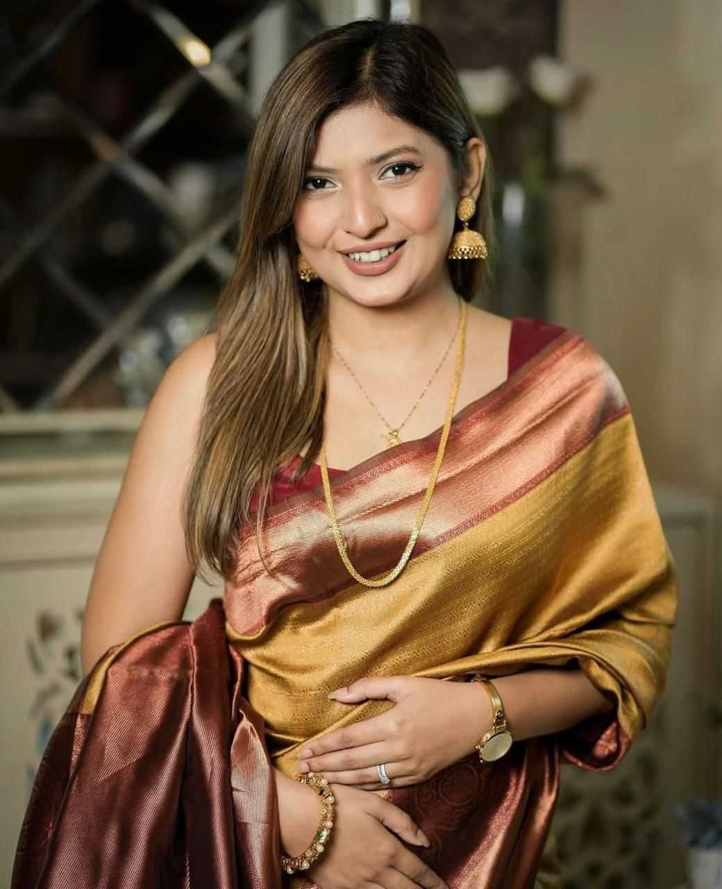 Lichi Silk Saree with Rich Jacquard Weave & Designer Pallu