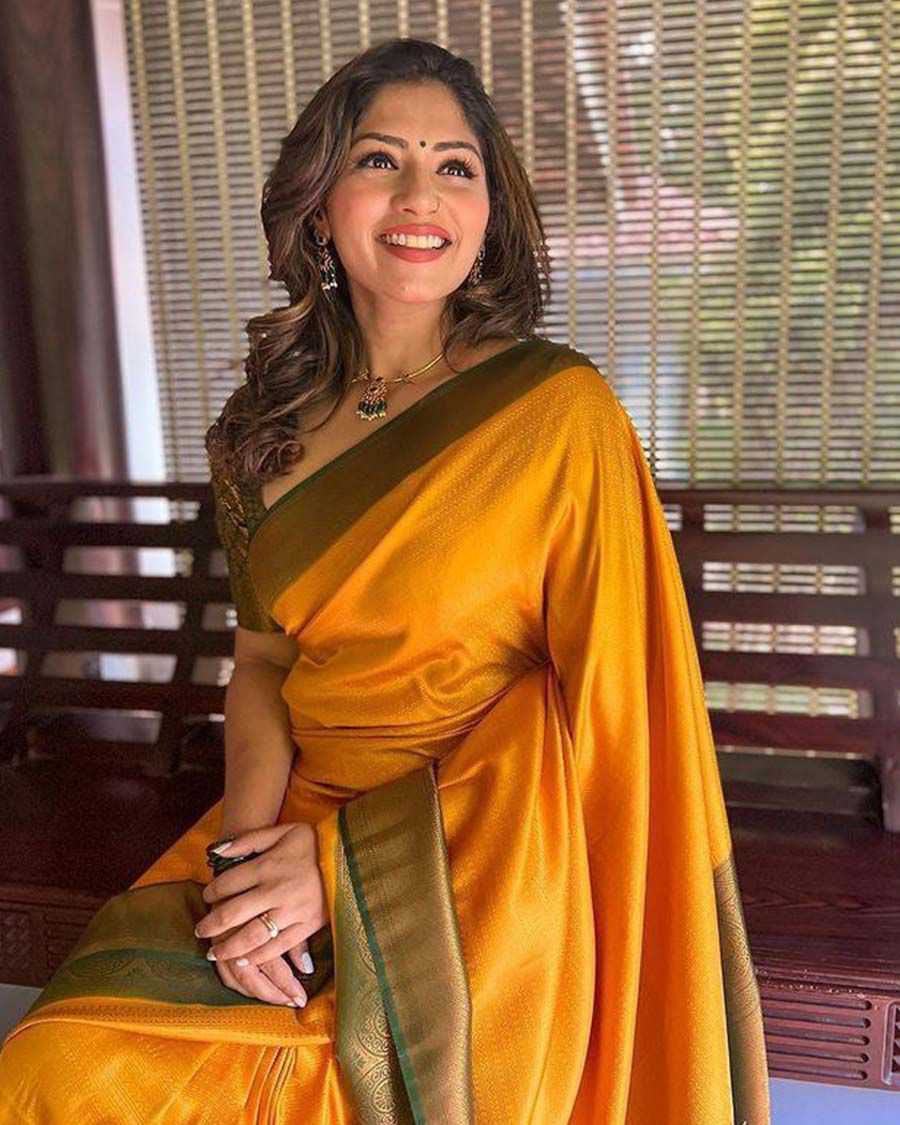 Lichi Silk Saree with Rich Jacquard Weave & Designer Pallu