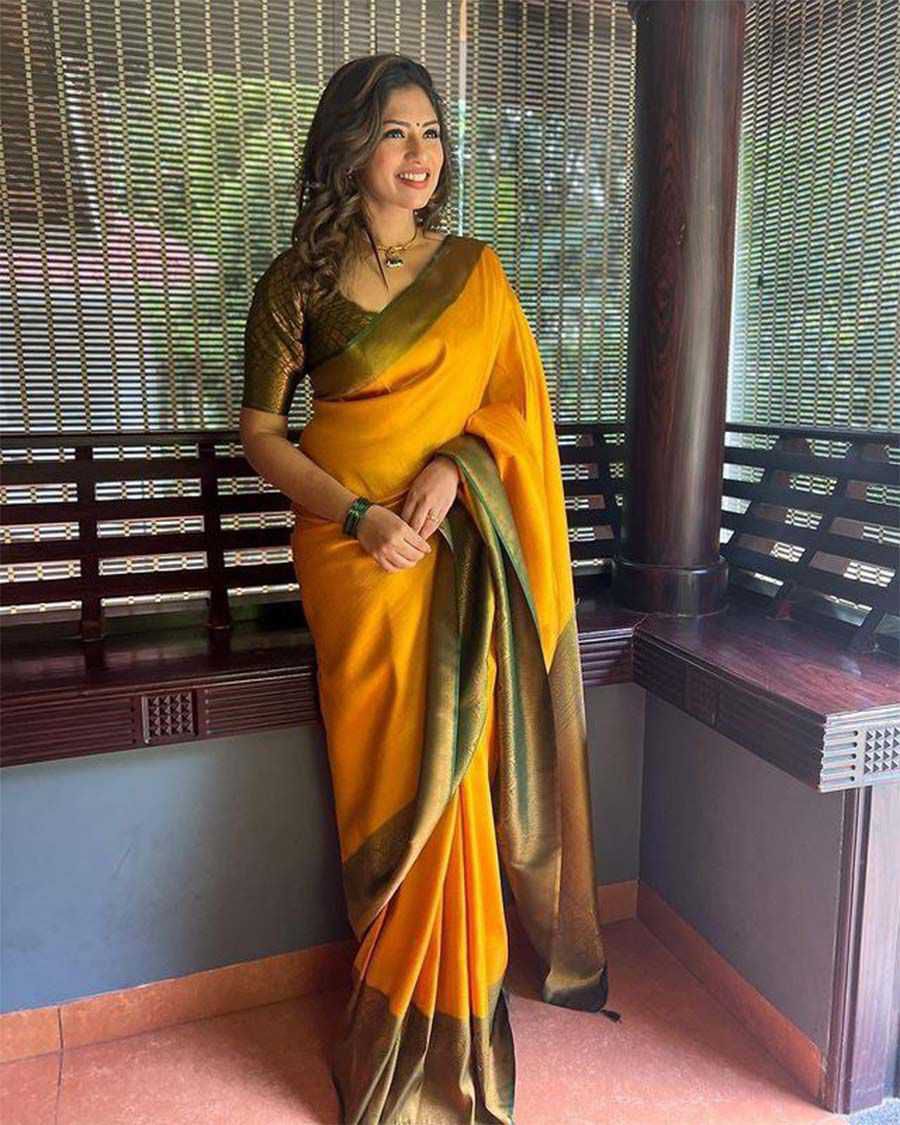 Lichi Silk Saree with Rich Jacquard Weave & Designer Pallu